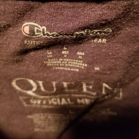 SOLD!☃️Champion and Queen collaboration Official Merch tee - Picture 4 of 9